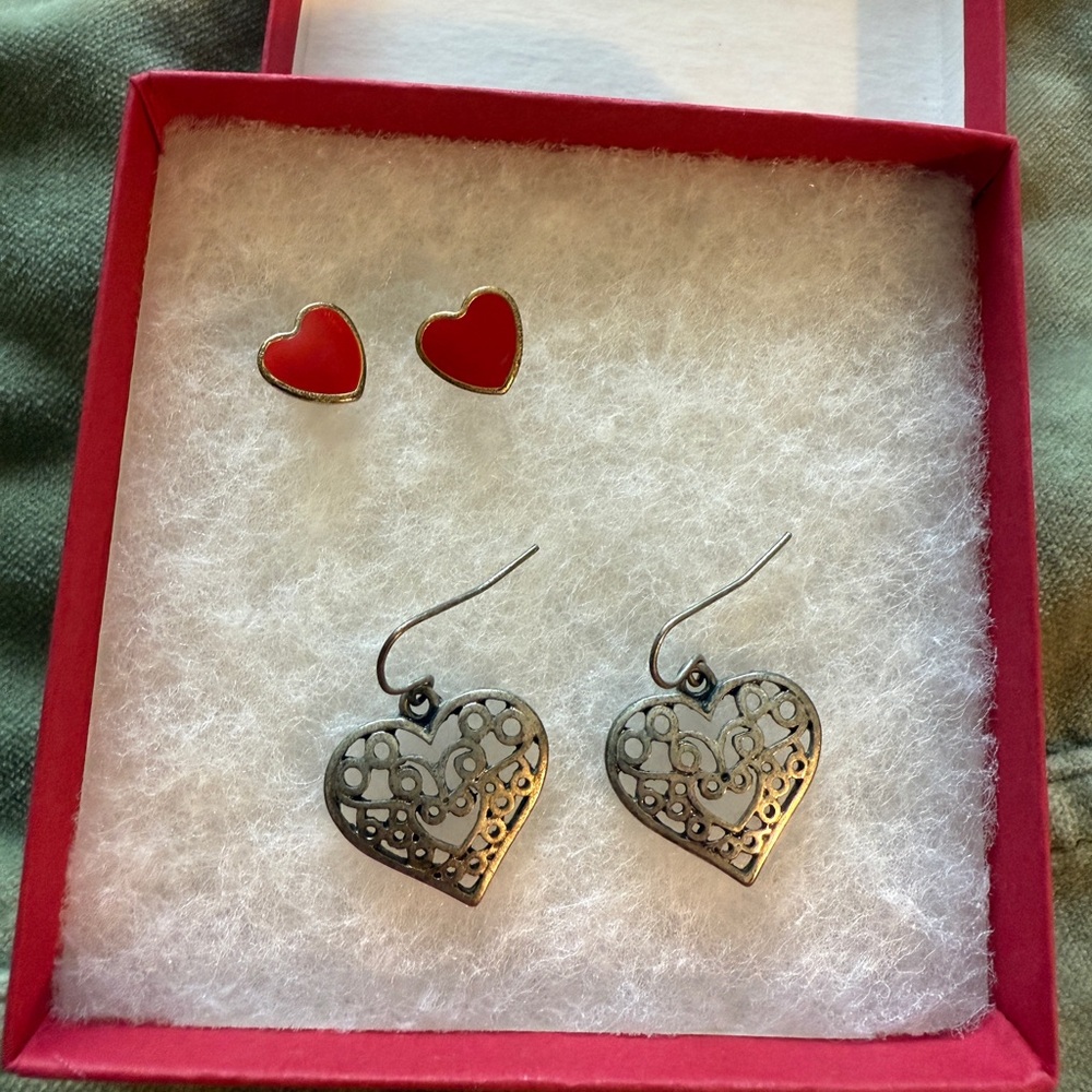 2 pairs of vintage Y2K Heart earrings ❤️